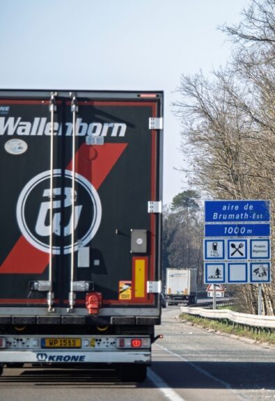 道路通行费与碳排放收费：对欧洲卡车总拥有成本的影响